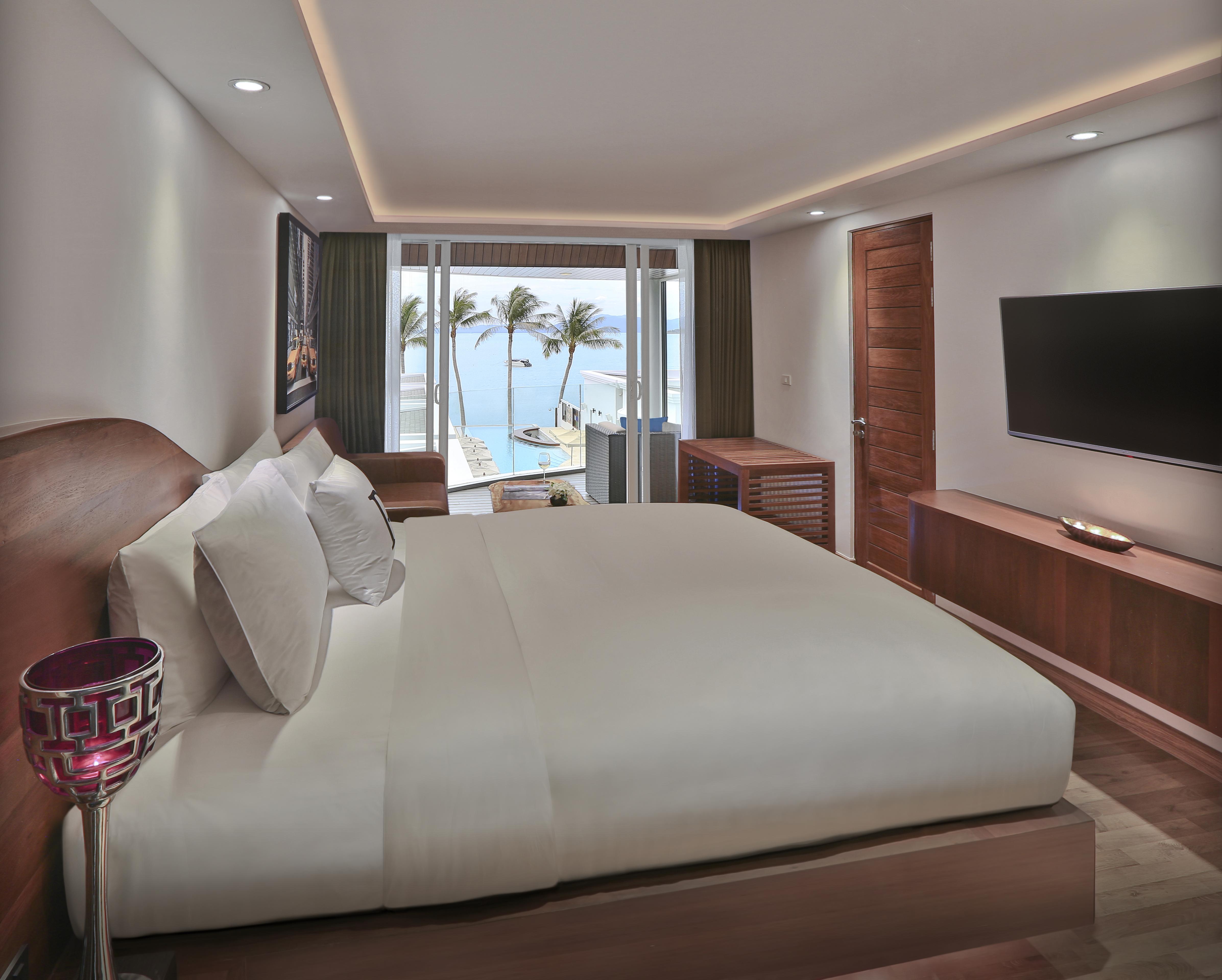 The Privilege Hotel Ezra Beach Club Bang Rak Beach  Exterior foto