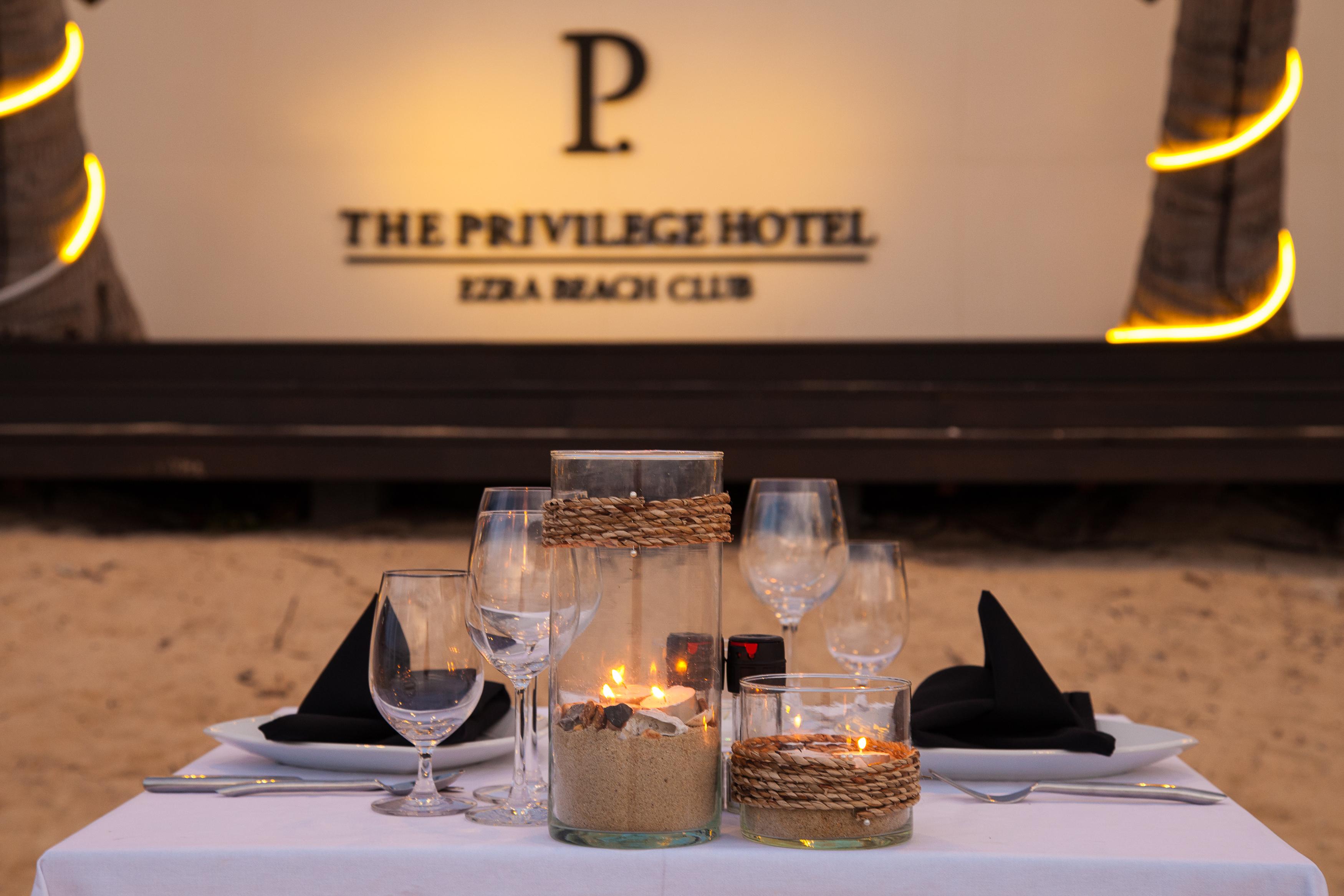 The Privilege Hotel Ezra Beach Club Bang Rak Beach  Exterior foto