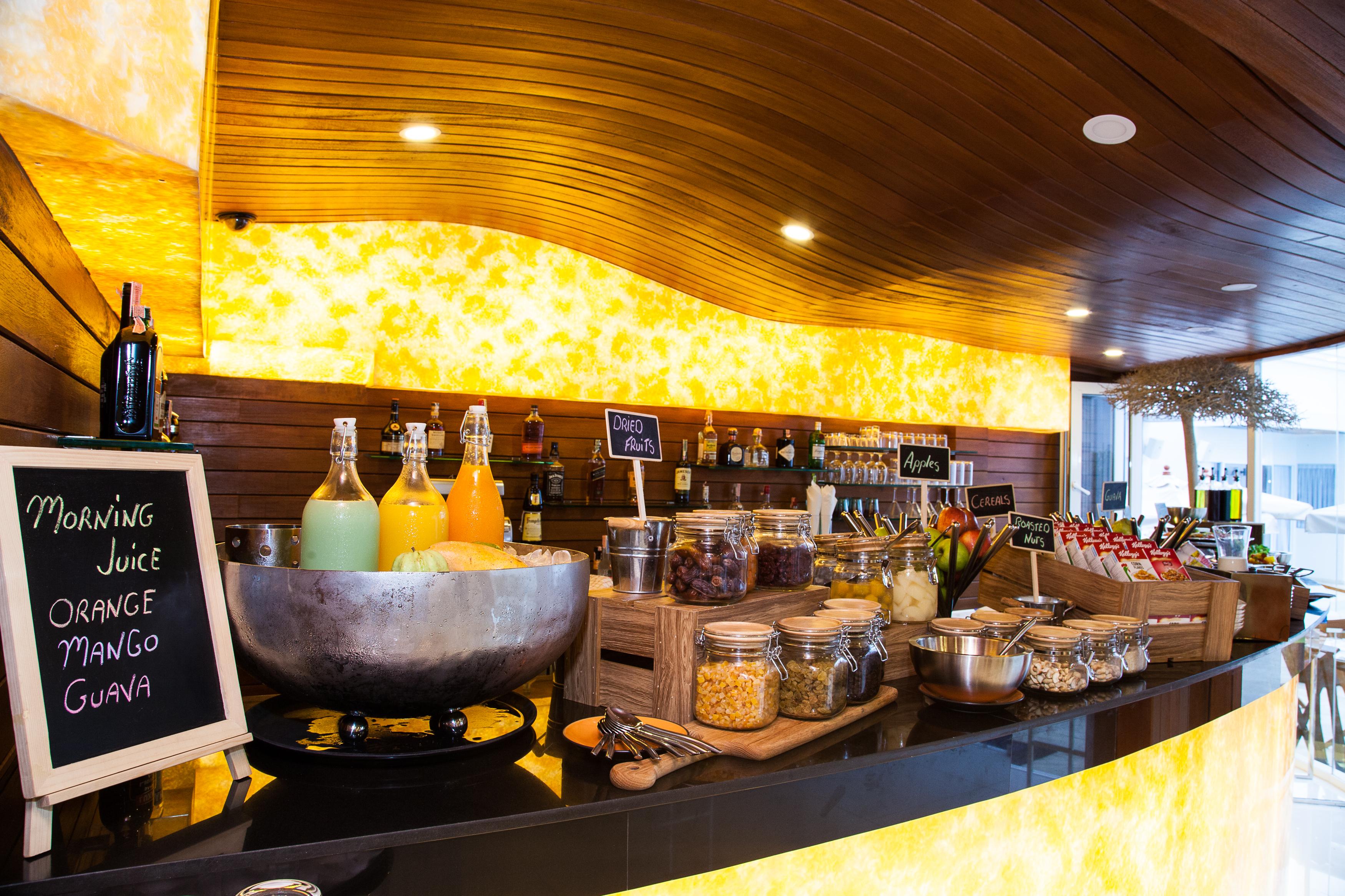The Privilege Hotel Ezra Beach Club Bang Rak Beach  Exterior foto
