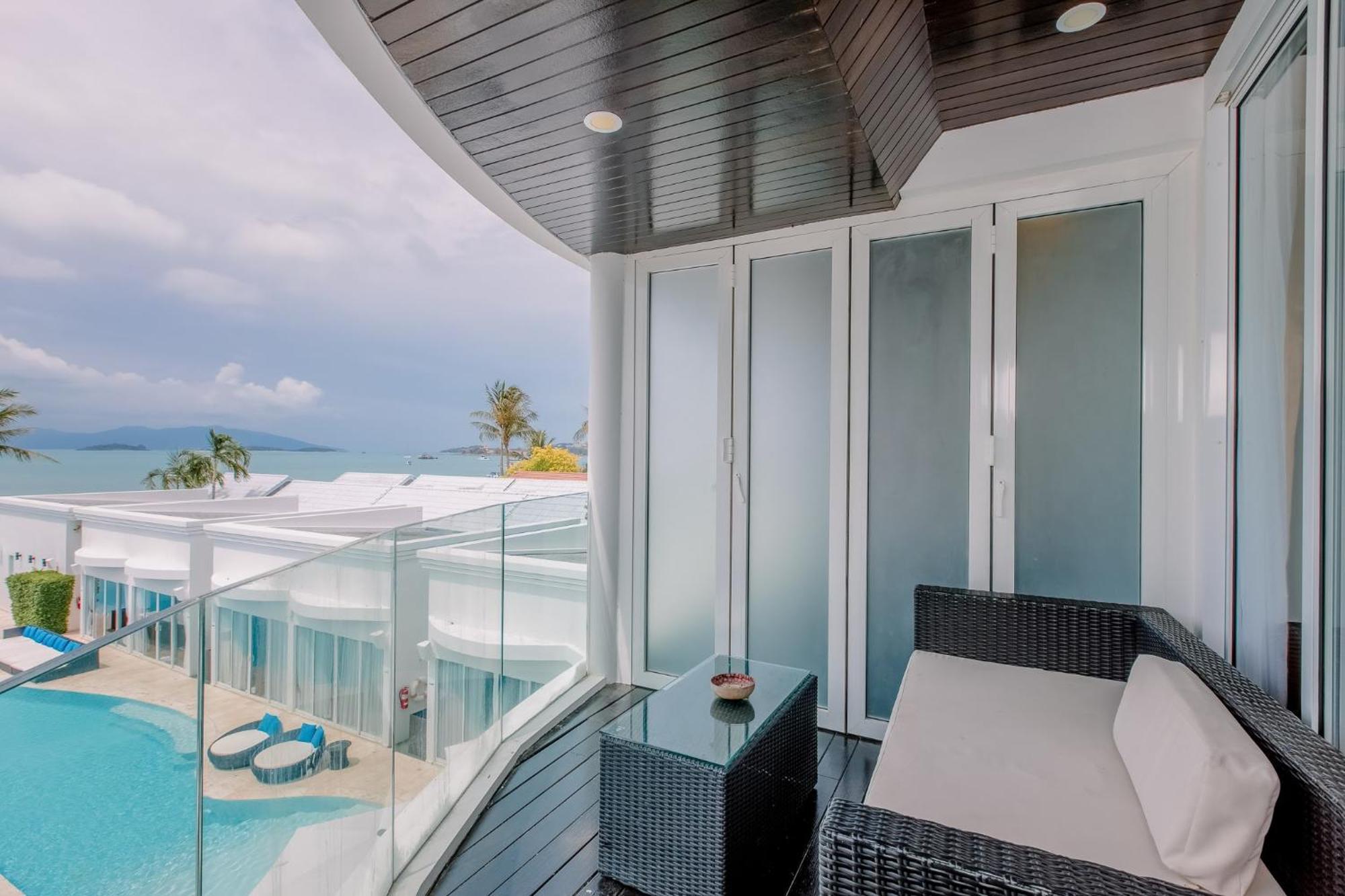 The Privilege Hotel Ezra Beach Club Bang Rak Beach  Exterior foto